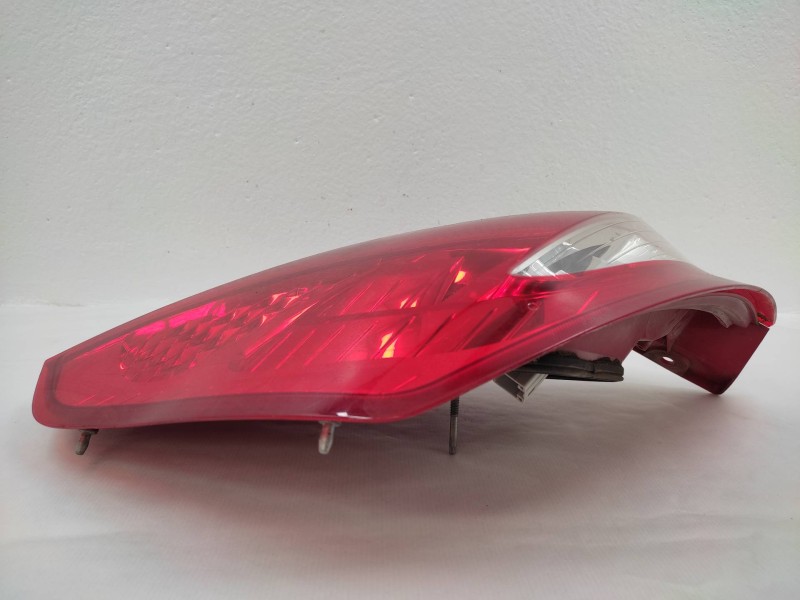 Piloto Trasero Izquierdo 8a6113405ac  - Ford Fiesta (cb1) 1.25 16v Cat 4