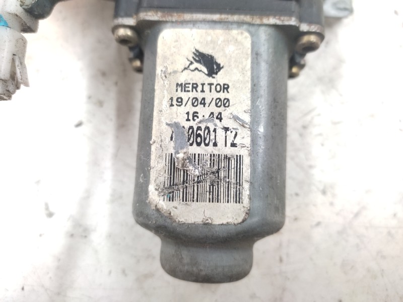Elevalunas Delantero Izquierdo 400601t2  - Nissan Almera (n16/e) 1.5 16v Cat 3