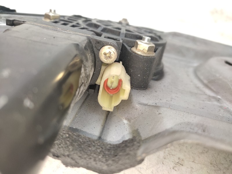 Elevalunas Delantero Izquierdo 824503a000  - Hyundai Trajet (fo) 2.0 16v Cat 3