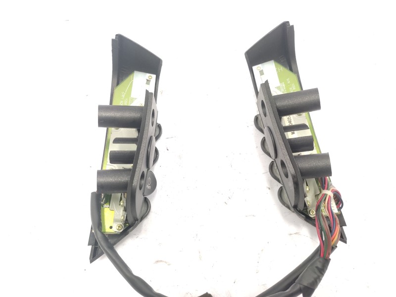 Mando Volante 8915008c02hcn Mj7j040575  - Ssangyong Rodius Xdi 5