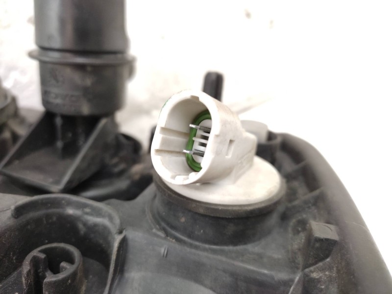 Faro Derecho 8200211006 89029770  - Dacia Logan 1.2 16v Cat 5