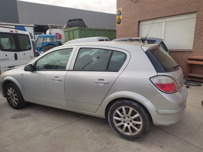 opel astra h berlina del año 2004