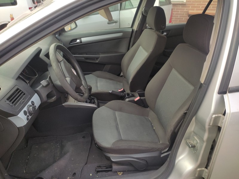 opel astra h berlina del año 2004
