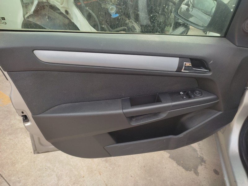 opel astra h berlina del año 2004