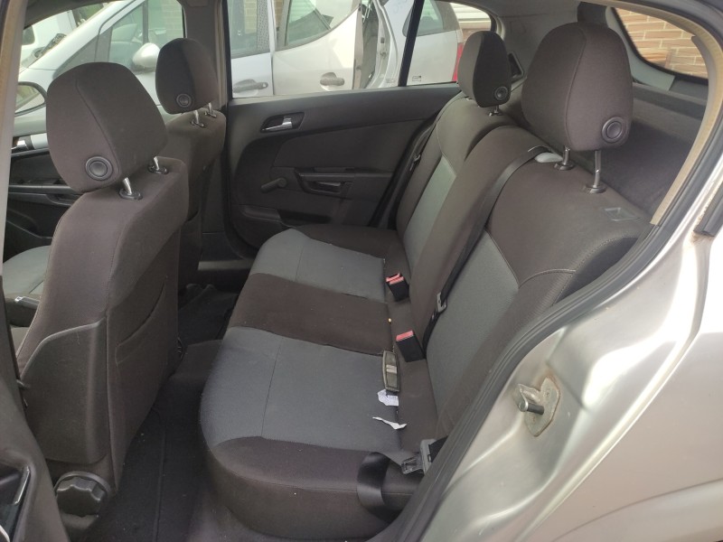 opel astra h berlina del año 2004