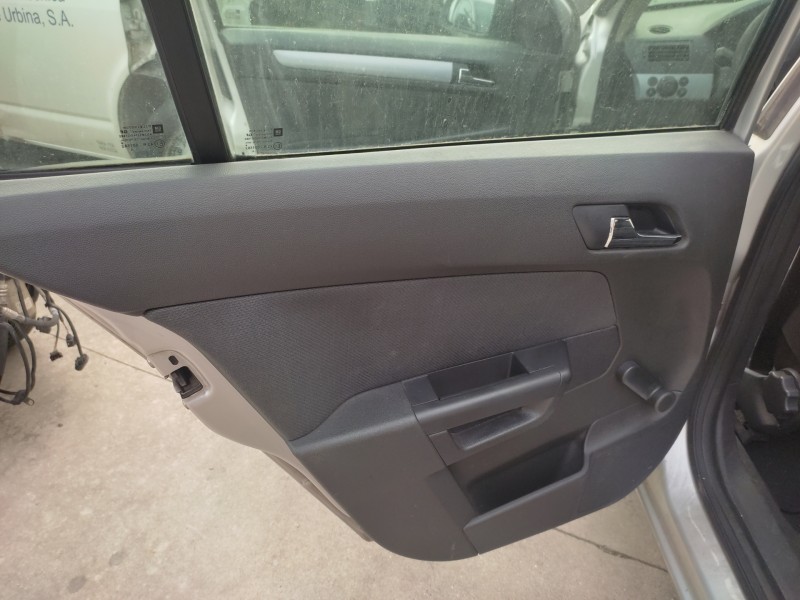 opel astra h berlina del año 2004