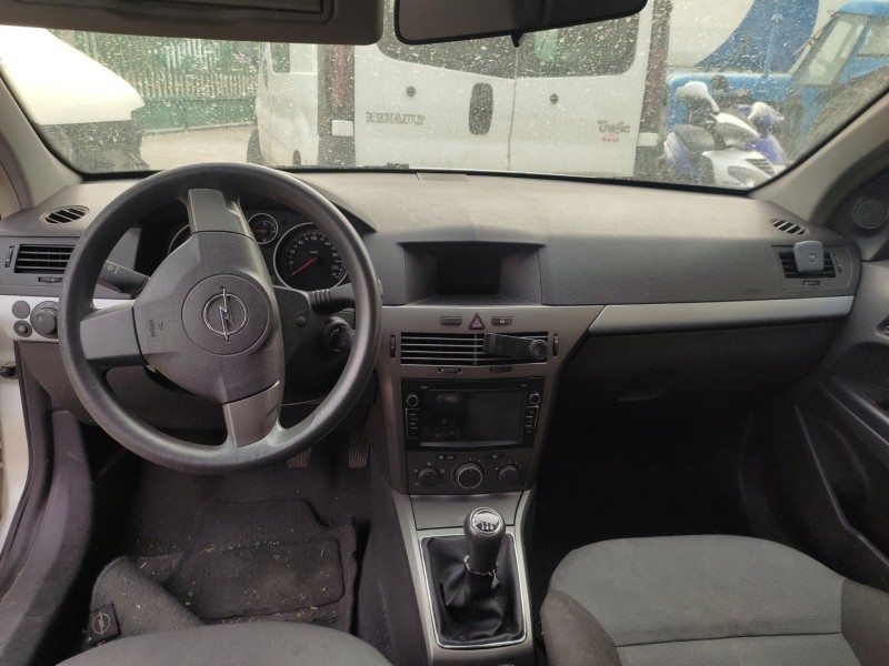 opel astra h berlina del año 2004