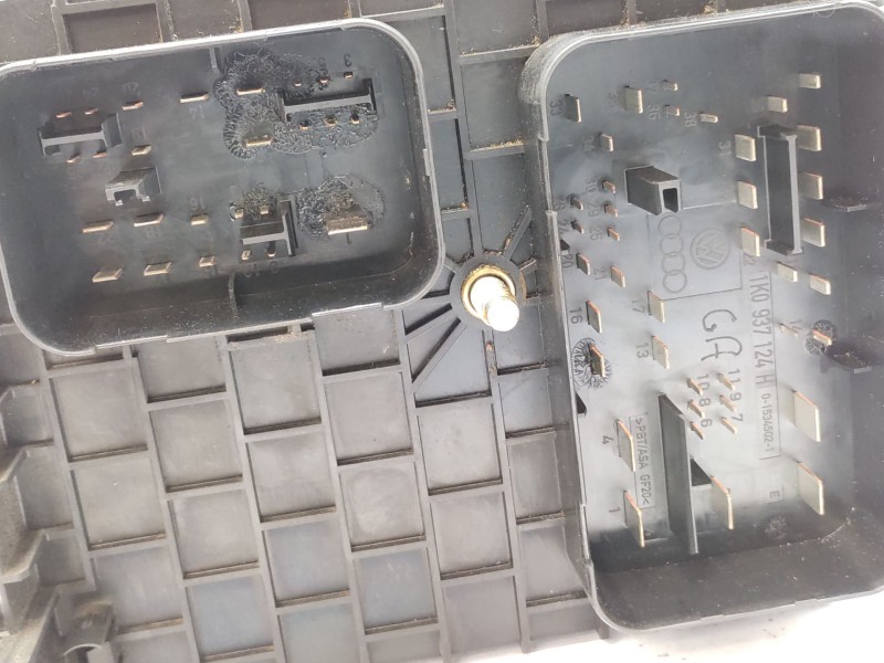 Caja Reles / Fusibles 1k0937124h  - Audi A3 (8p1) 1.9 Tdi 4