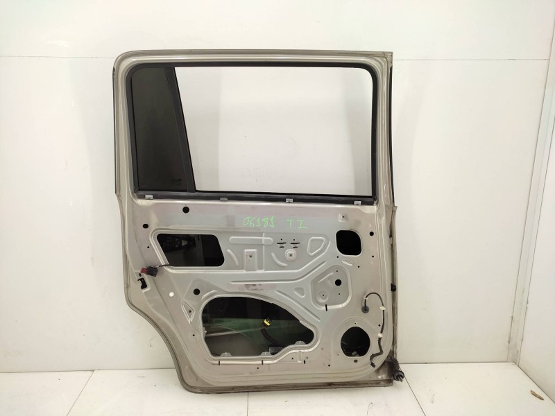Recambio de puerta trasera izquierda para opel zafira b 1.9 cdti referencia OEM IAM 13203015  