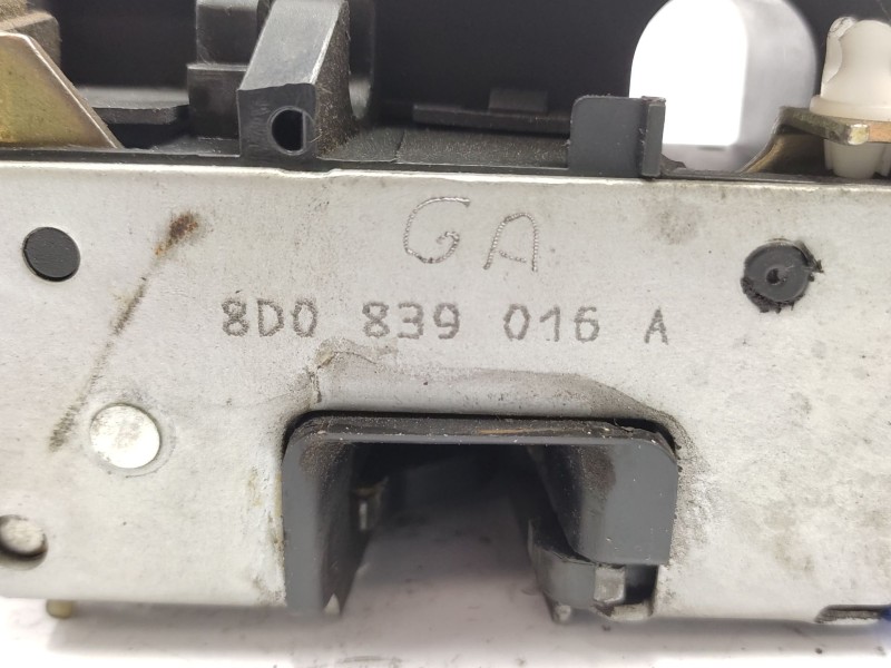 Cerradura Puerta Trasera Derecha 8d0839016a  - Audi A3 (8l1) 1.9 Tdi 4