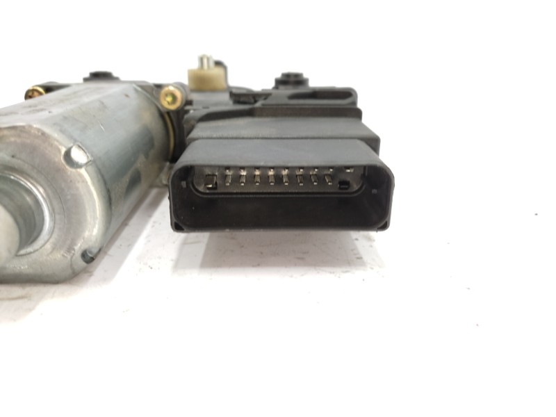 Motor Elevalunas Trasero Derecho 0130821696 3b98397526 Bosch - Volkswagen Passat Variant (3b5) 1.6 3