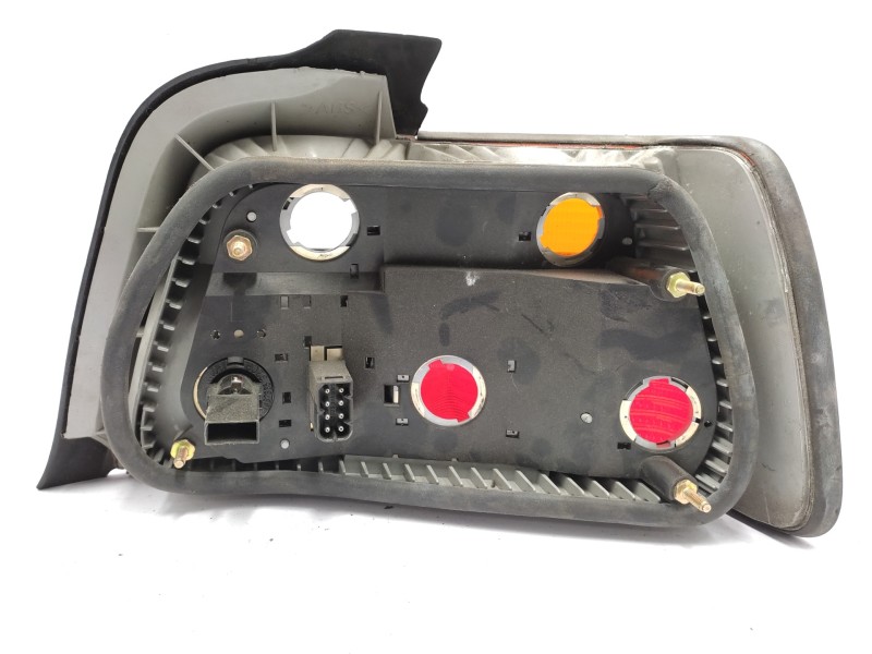 Recambio de piloto trasero izquierdo para bmw serie 3 berlina (e36) 318i sport edition referencia OEM IAM 63211387361  