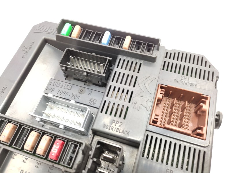 Recambio de caja reles / fusibles para citroën c4 cactus 1.2 vti 82 referencia OEM IAM 9807531680 1612139080 