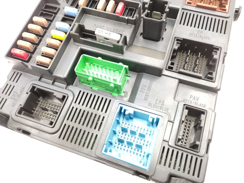 Recambio de caja reles / fusibles para citroën c4 cactus 1.2 vti 82 referencia OEM IAM 9807531680 1612139080 
