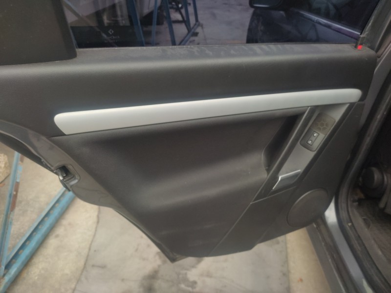 opel vectra c berlina del año 2004
