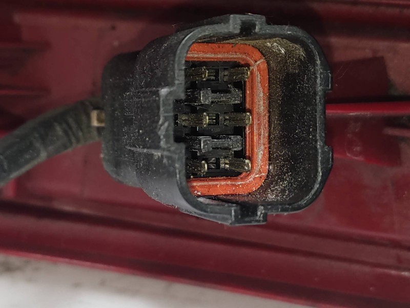 Recambio de piloto trasero derecho para kia carens (un) ex i referencia OEM IAM 924021D010  
