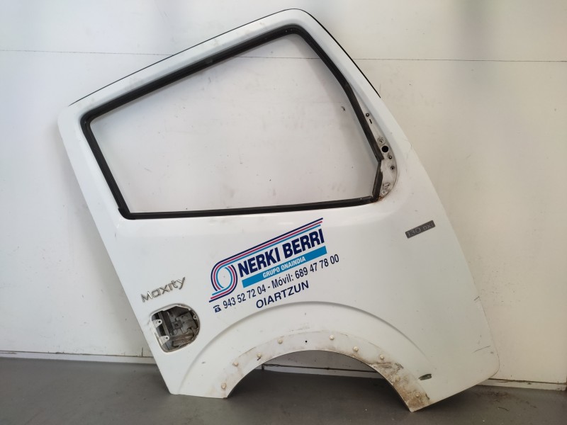 Recambio de puerta delantera derecha para renault maxity 2.5 diesel referencia OEM IAM 7485132735  