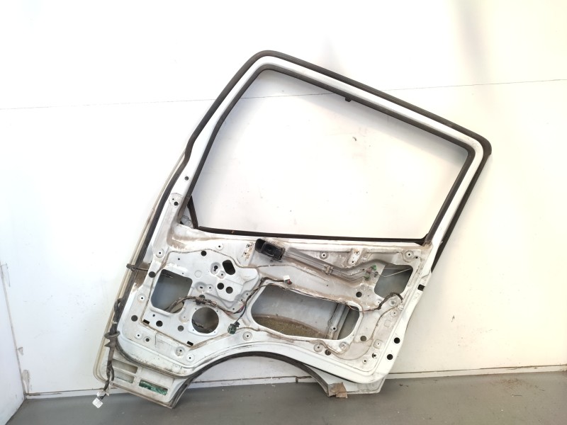 Recambio de puerta delantera derecha para renault maxity 2.5 diesel referencia OEM IAM 7485132735  