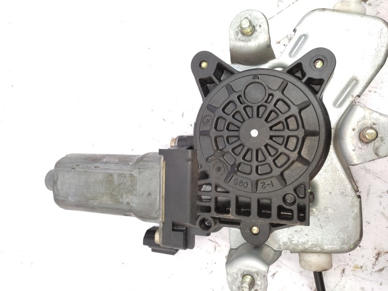 Elevalunas Trasero Izquierdo 7333021000  - Ssangyong Rodius 2.7 Turbodiesel Cat 2