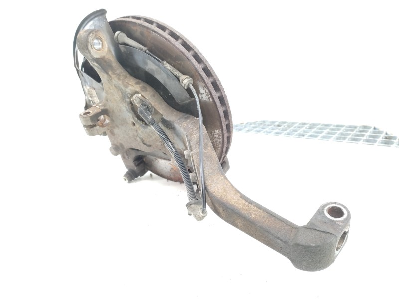 Mangueta Delantera Izquierda 4121021000  - Ssangyong Rodius 2.7 Turbodiesel Cat 4