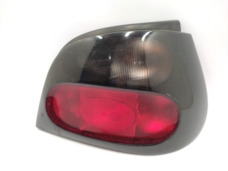 Recambio de piloto trasero derecho para renault megane i berlina hatchback (ba0) 1.6 referencia OEM IAM 7700828138  