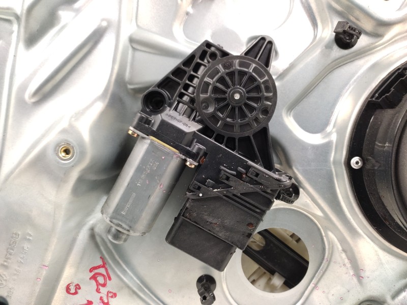Recambio de elevalunas trasero izquierdo para volkswagen passat berlina (3b2) comfortline referencia OEM IAM 3B5839751C 3B583975
