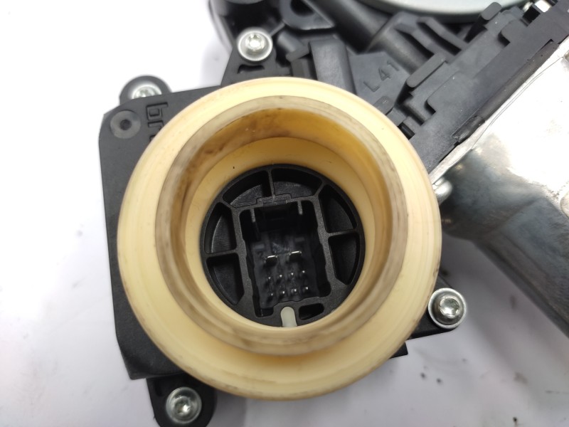 Elevalunas Delantero Izquierdo 698200d041 857020f010  - Toyota Yaris 1.4 Turbodiesel Cat 2