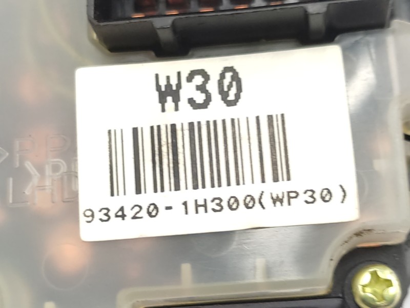 Mando Limpia 934201h300  - Kia Cee'd Emotion 4