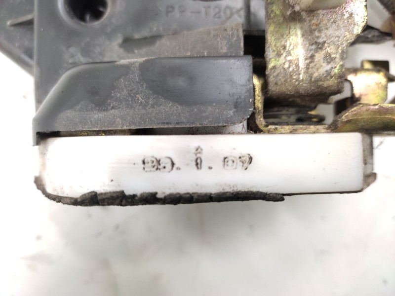 Cerradura Puerta Trasera Derecha Mr384880  - Mitsubishi Space Wagon (n80/n90) 2,4 Glx 6