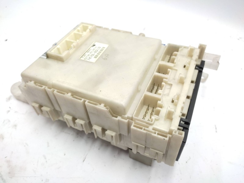 Caja Reles / Fusibles 8273002140 8274102050  - Toyota Auris 2.0 D-4d Cat 2