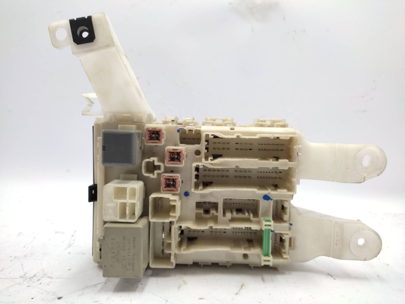 Caja Reles / Fusibles 8273002140 8274102050  - Toyota Auris 2.0 D-4d Cat 6