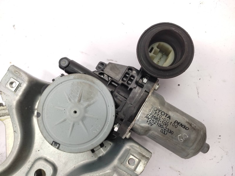 Elevalunas Delantero Derecho 857100d100 6981002320  - Toyota Auris 2.0 D-4d Cat 2