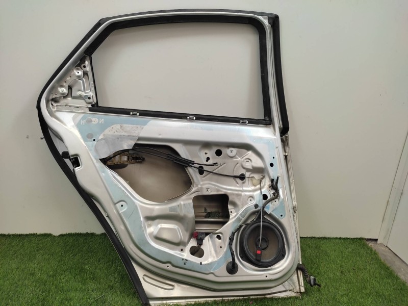 Puerta Trasera Izquierda 93175839  - Opel Vectra C Berlina Design 3