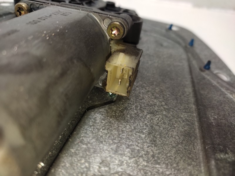 Elevalunas Trasero Izquierdo 9152725  - Volvo V70 Familiar 2.5 Cat 3