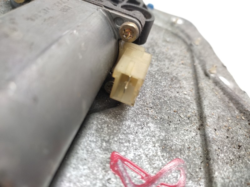Elevalunas Delantero Izquierdo 9152723 100574xxx  - Volvo V70 Familiar 2.0 Cat 3