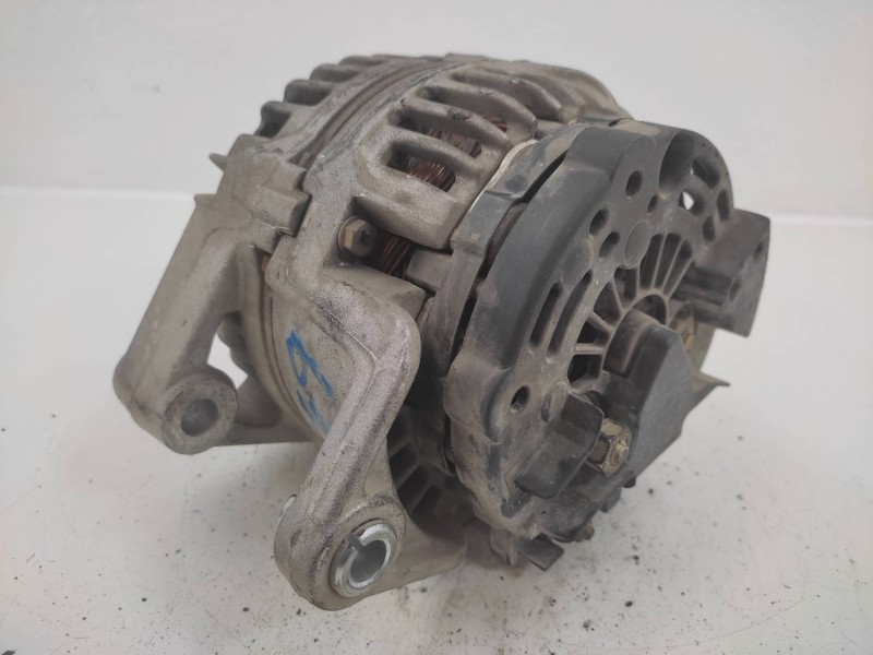 Alternador 24439410 0124415008  - Opel Vectra B Berlina Básico 2