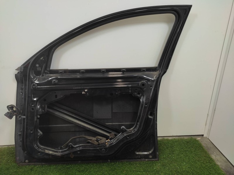 Recambio de puerta delantera derecha para volvo v70 familiar 2.0 diesel cat referencia OEM IAM 31335589  