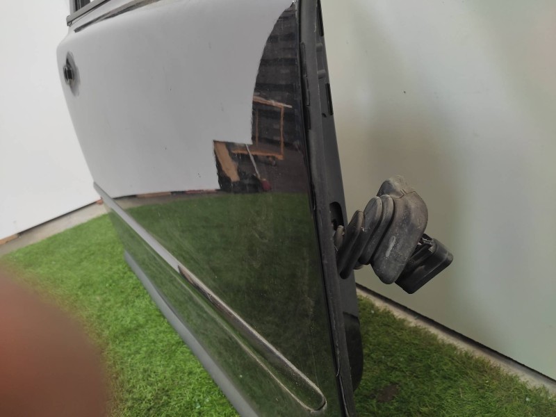 Recambio de puerta delantera derecha para volvo v70 familiar 2.0 diesel cat referencia OEM IAM 31335589  