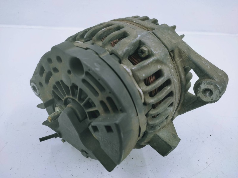 Recambio de alternador para opel corsa c comfort referencia OEM IAM 90561971 0124415002 