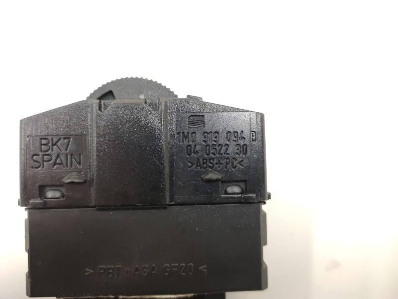 Recambio de mando multifuncion para seat leon (1m1) 1.4 16v referencia OEM IAM 1M0919094B 04052230 